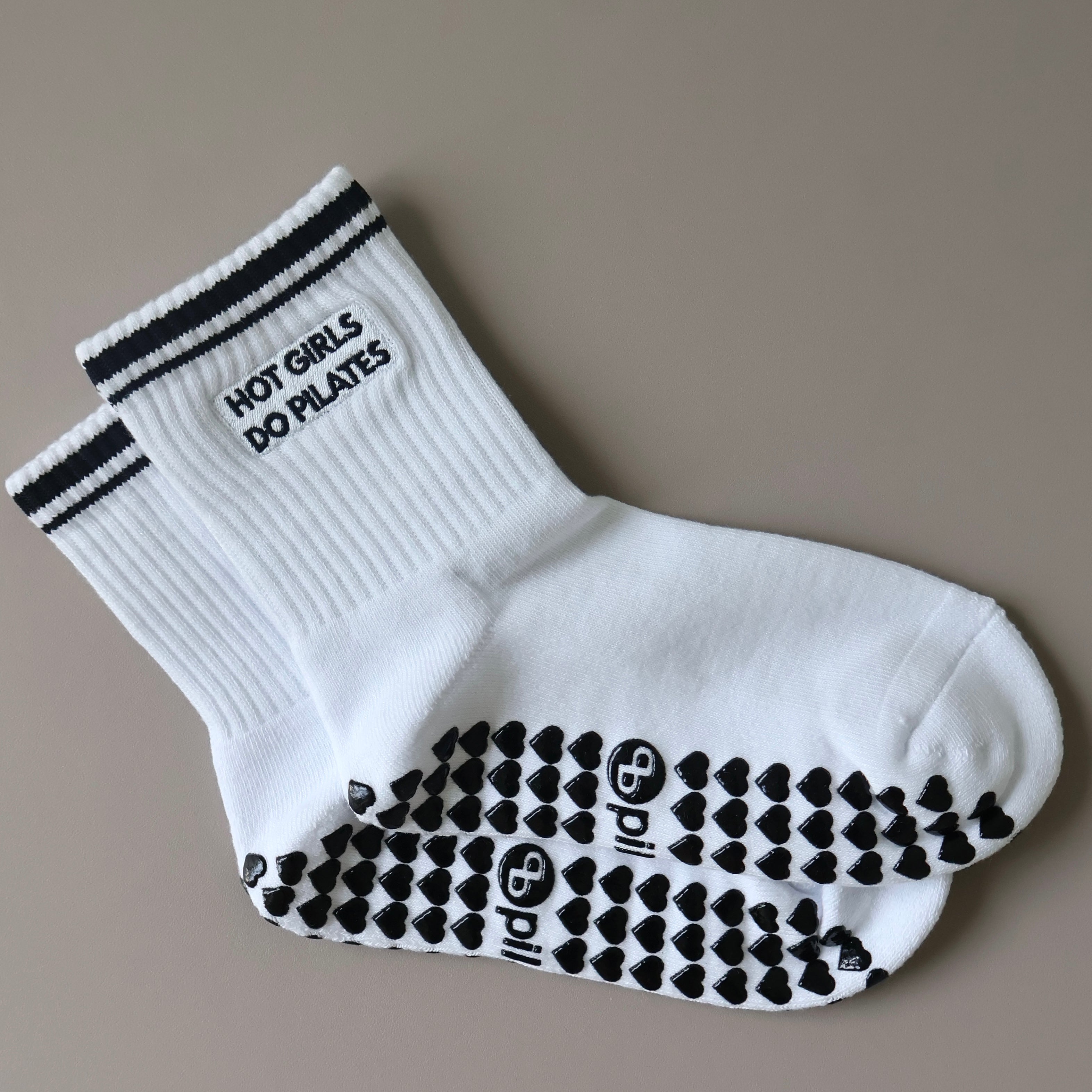 Hot girls do pilates grip socks - white/black