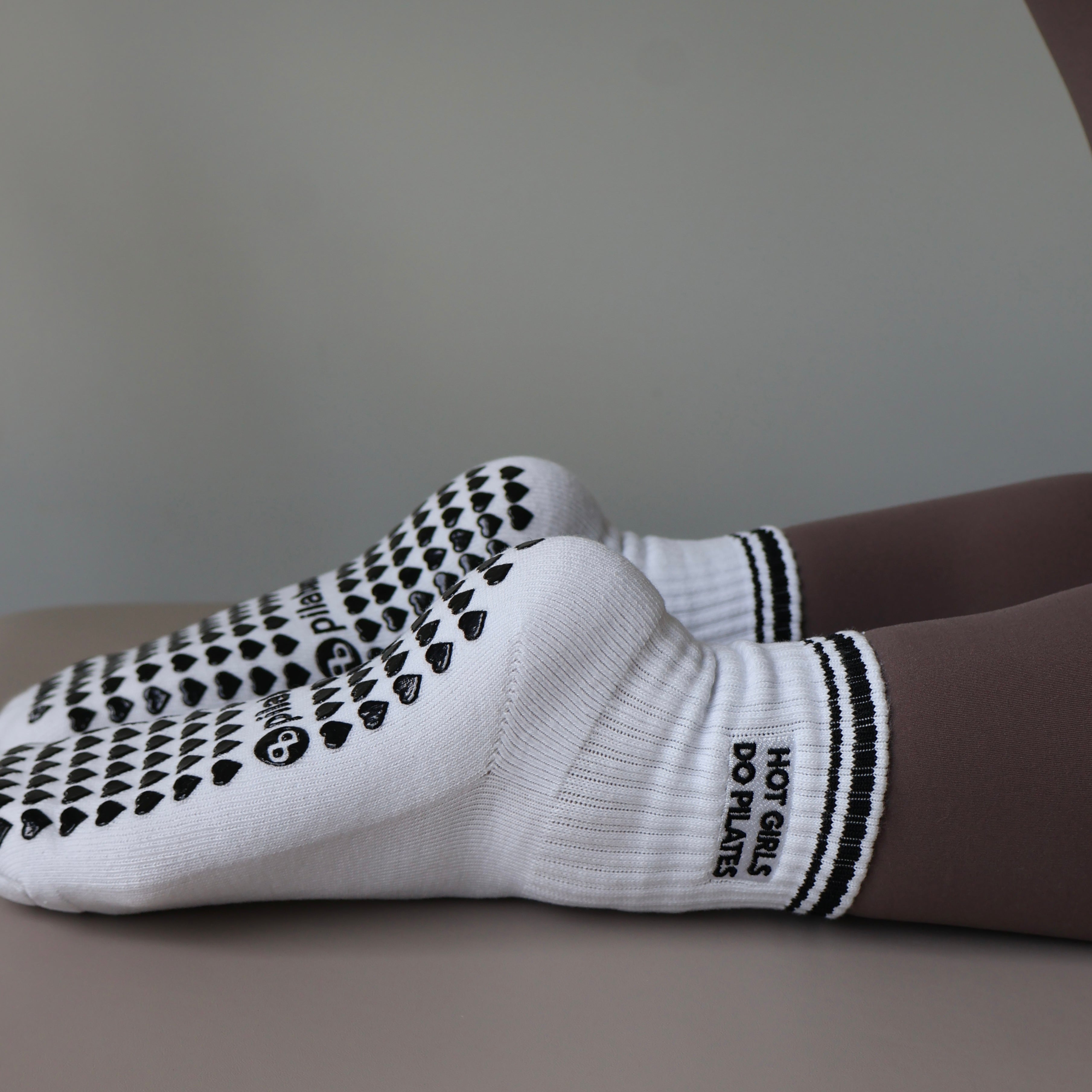 Hot girls do pilates grip socks - white/black 3