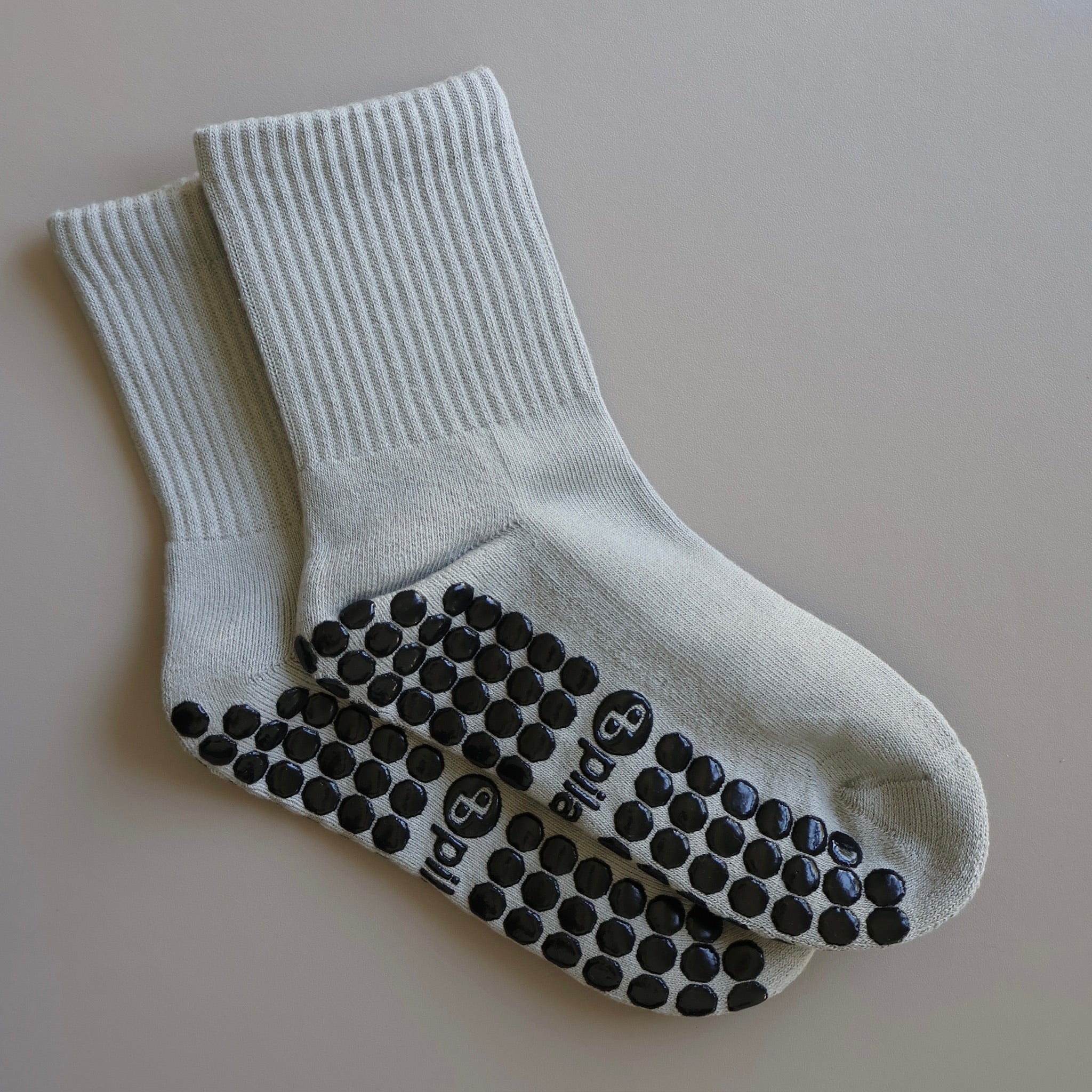 plain pilates grip socks gray