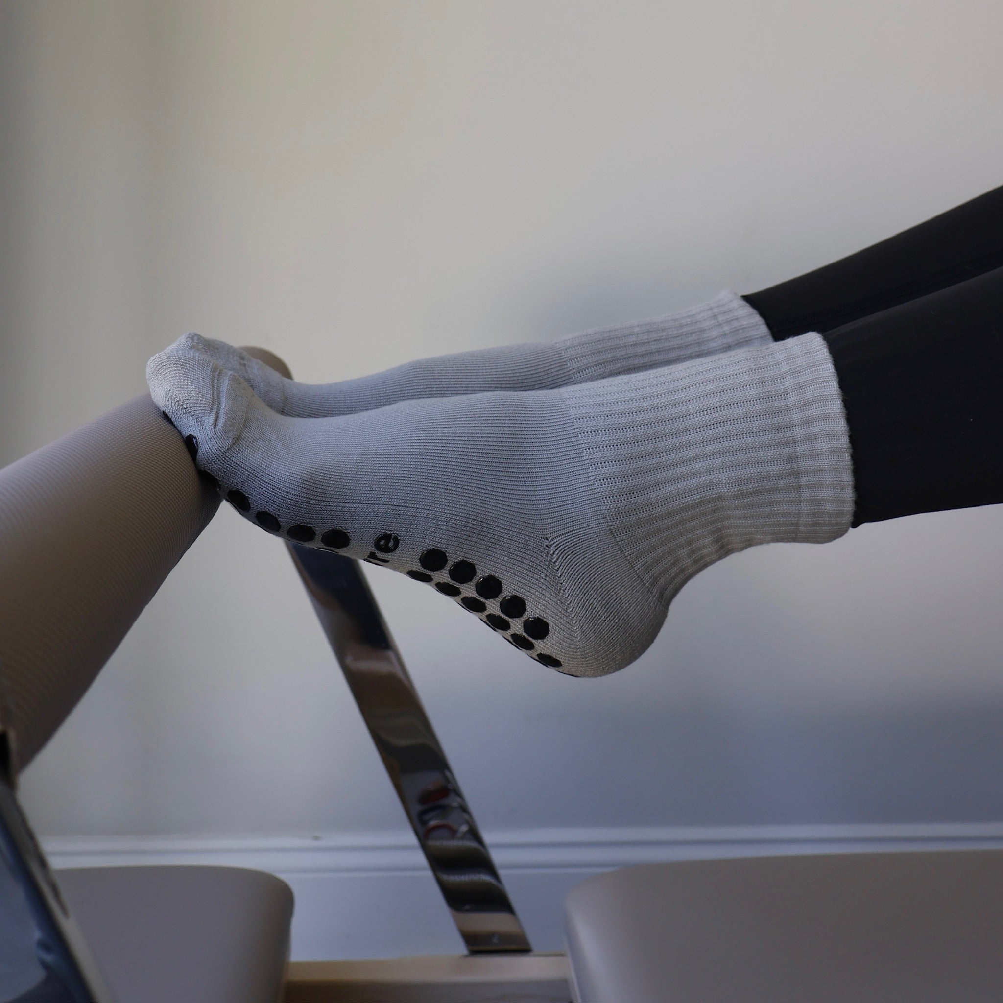plain pilates grip socks gray