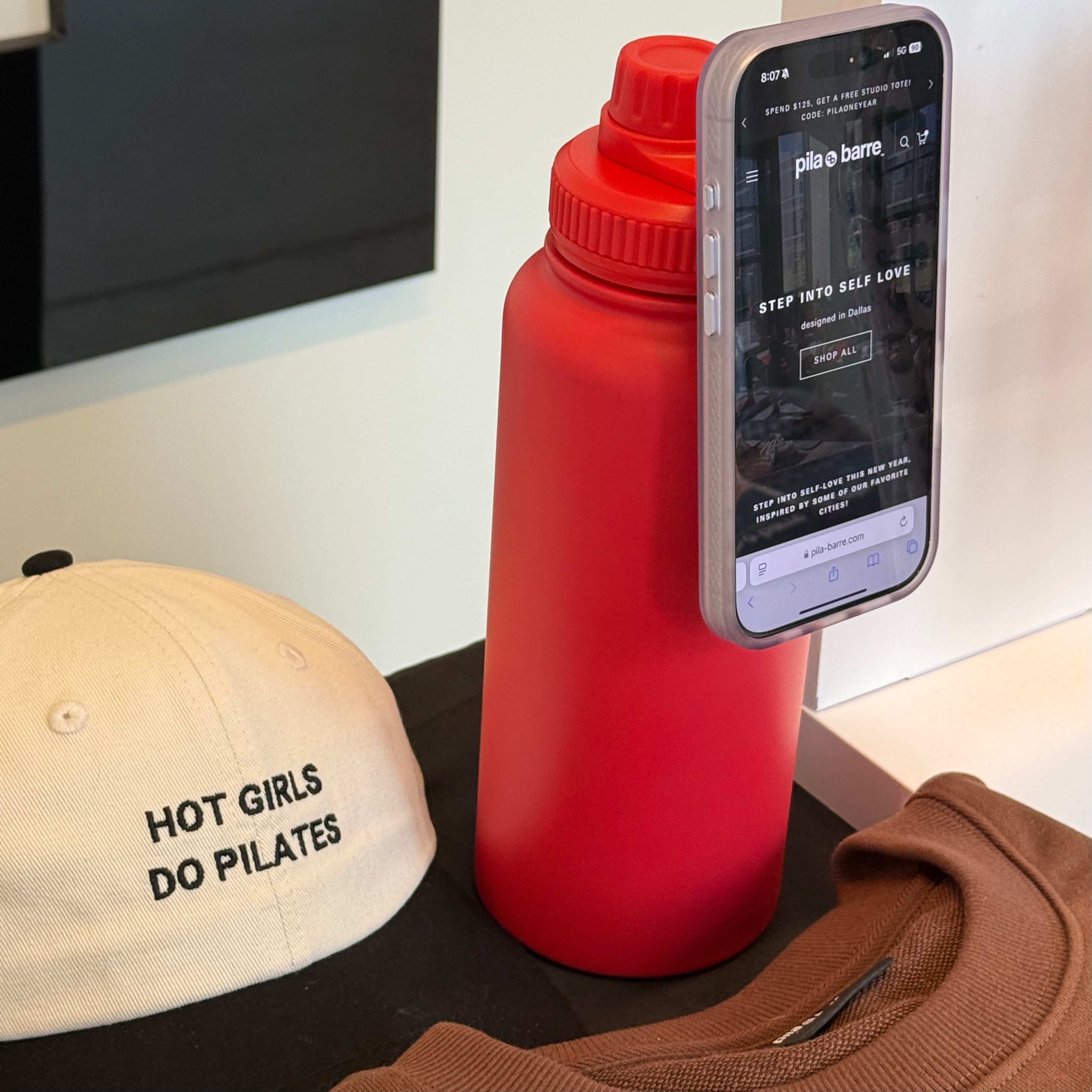 Pila MagSafe Phone-Holding Water Bottle Bottle Pila-Barre Pila-Barre Pila MagSafe Phone-Holding Water Bottle