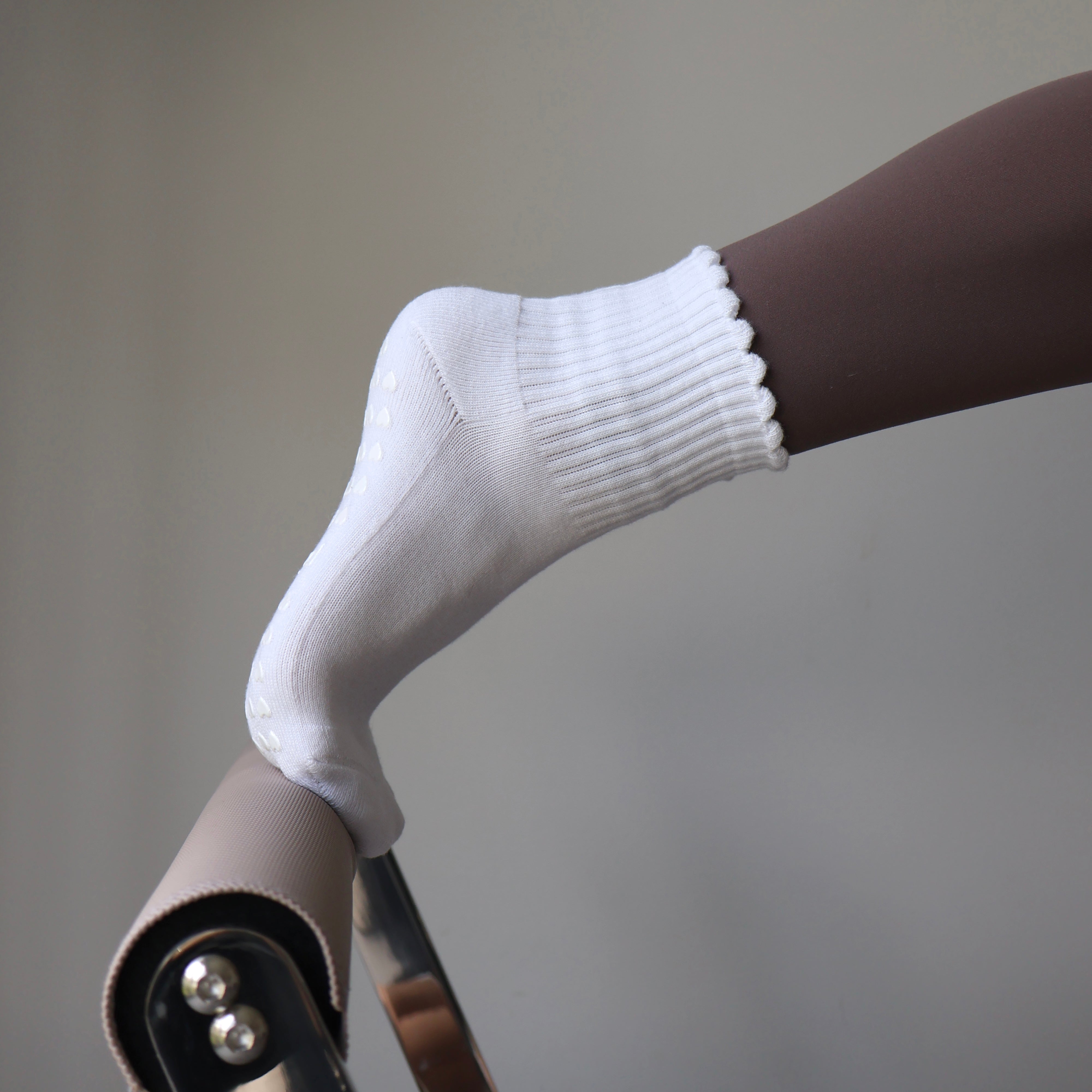 Pila Plain best white ruffle pilates socks