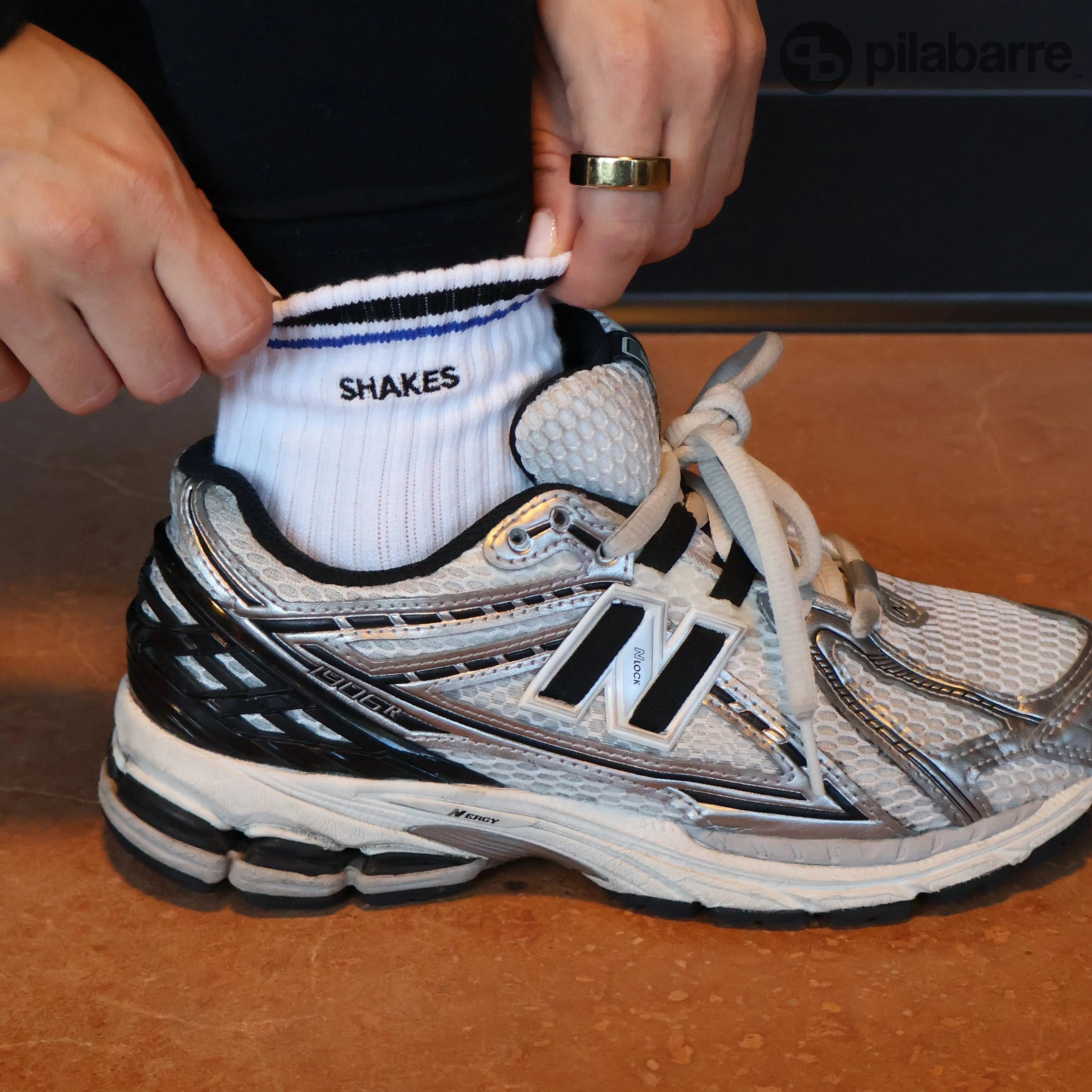 Shakes grip socks for barre