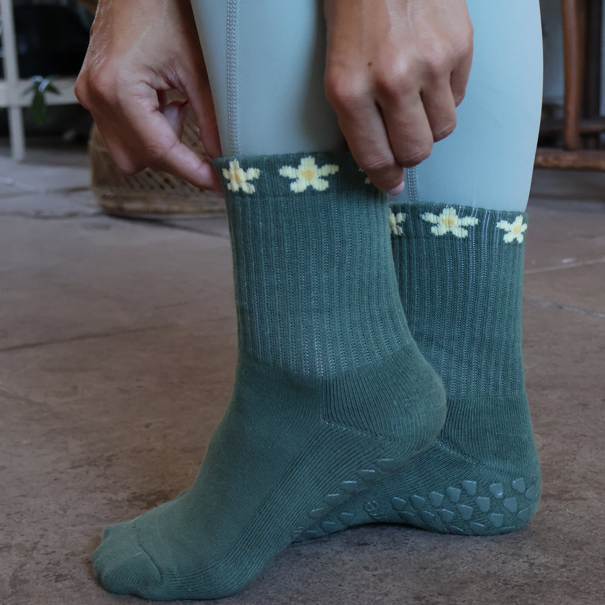 flower power pilates socks in green and yellow