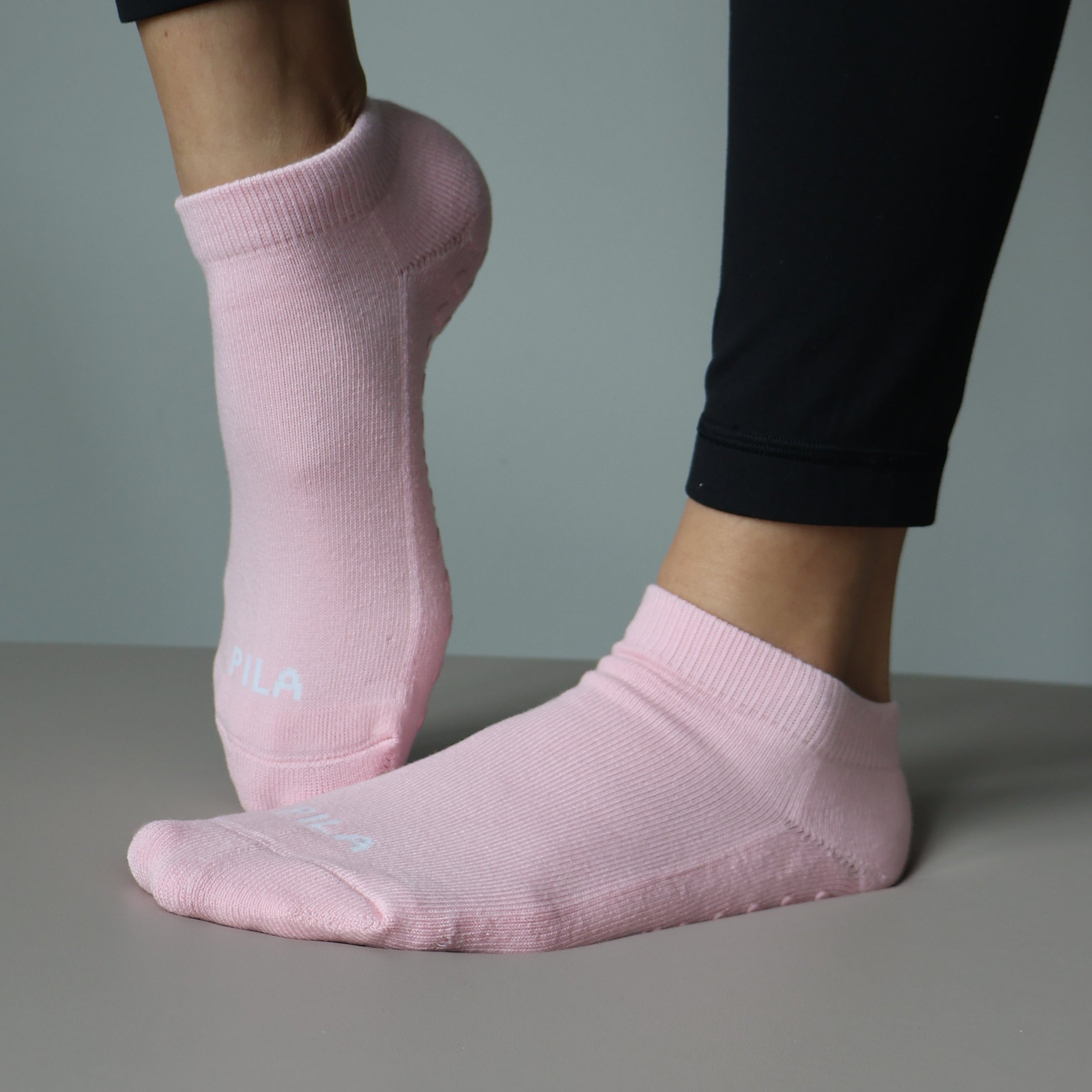 hot girls do pilates socks low pink with pila stitched