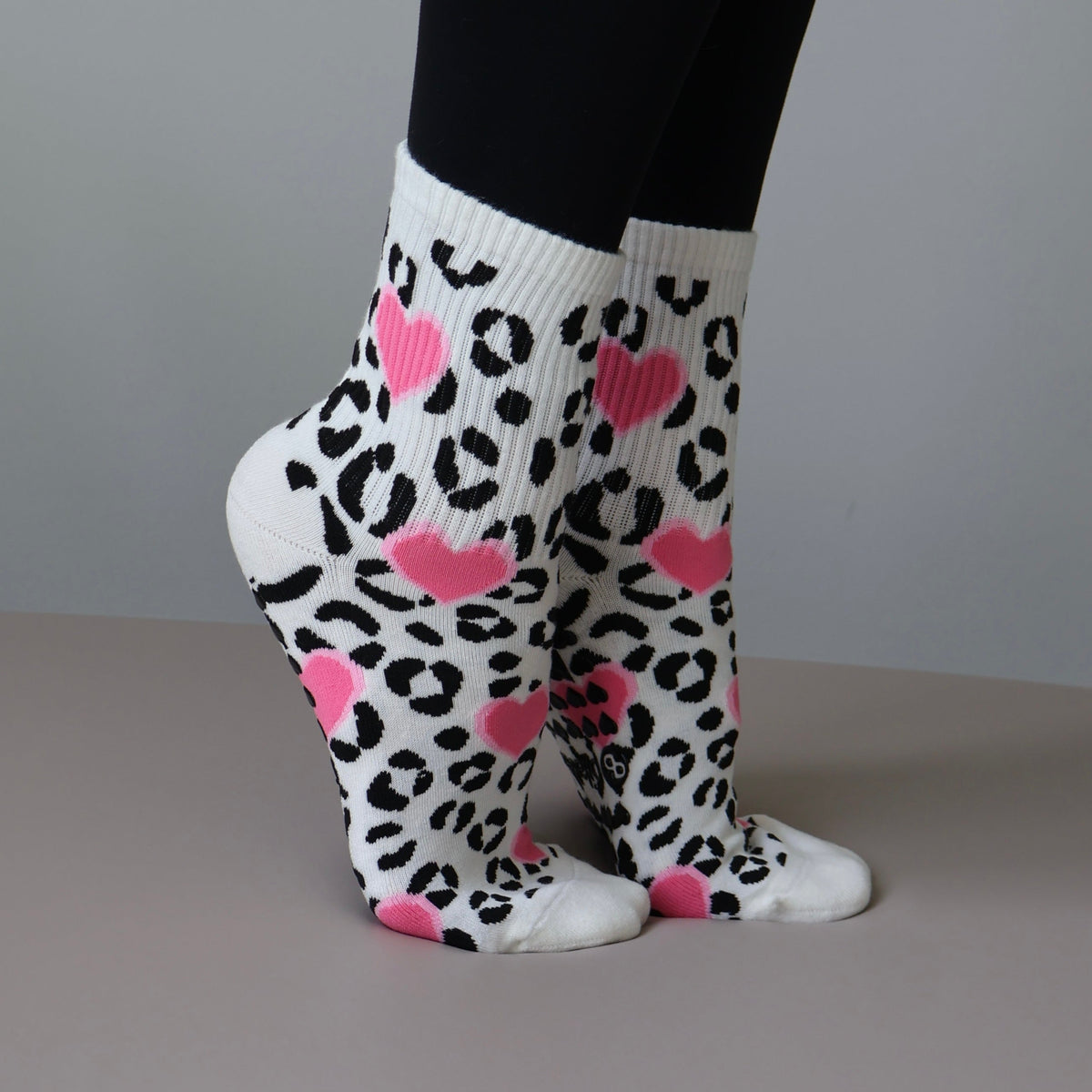 Cheetah heart grip socks for barre- pink
