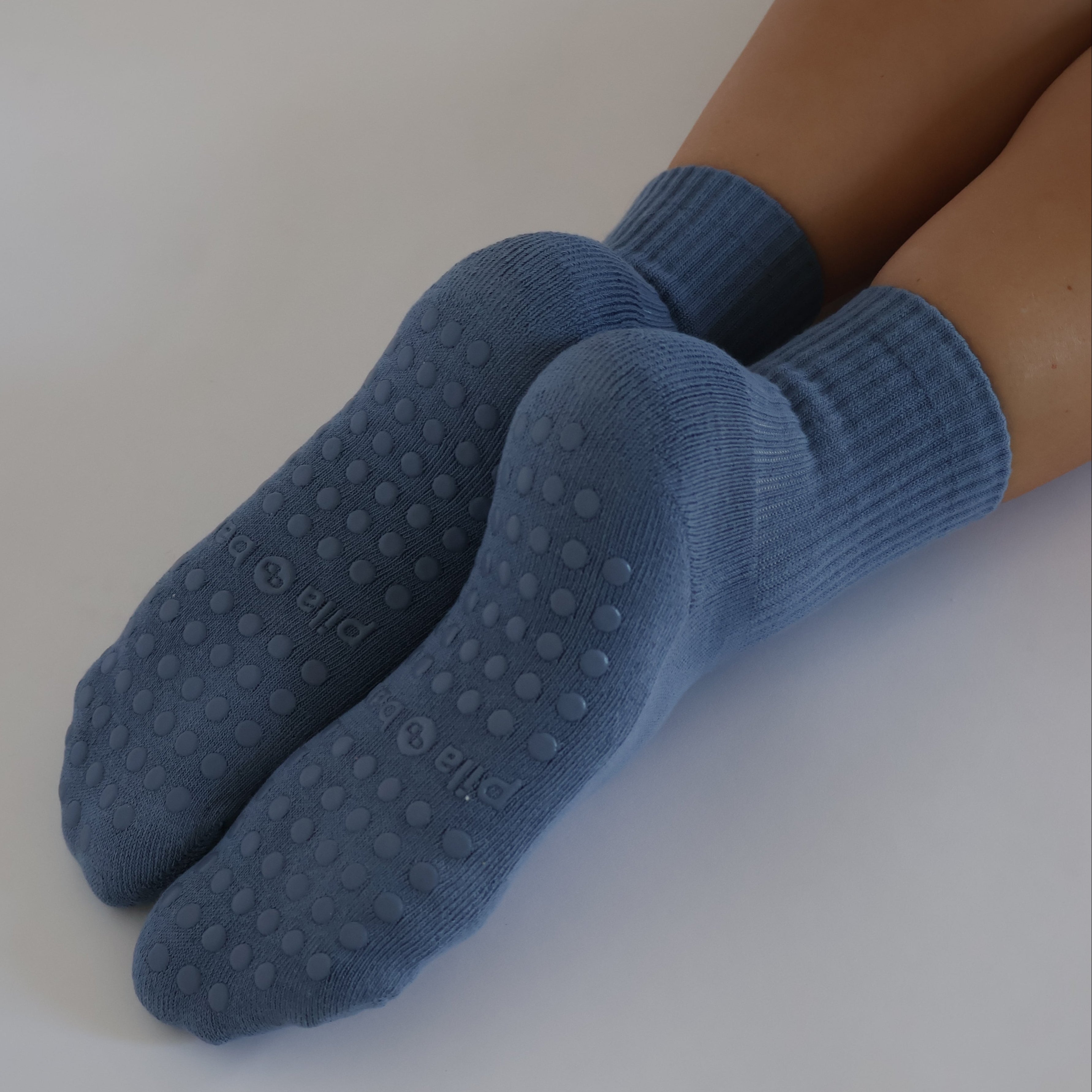 Clean Slate Grip Socks - Pila Plain Slate