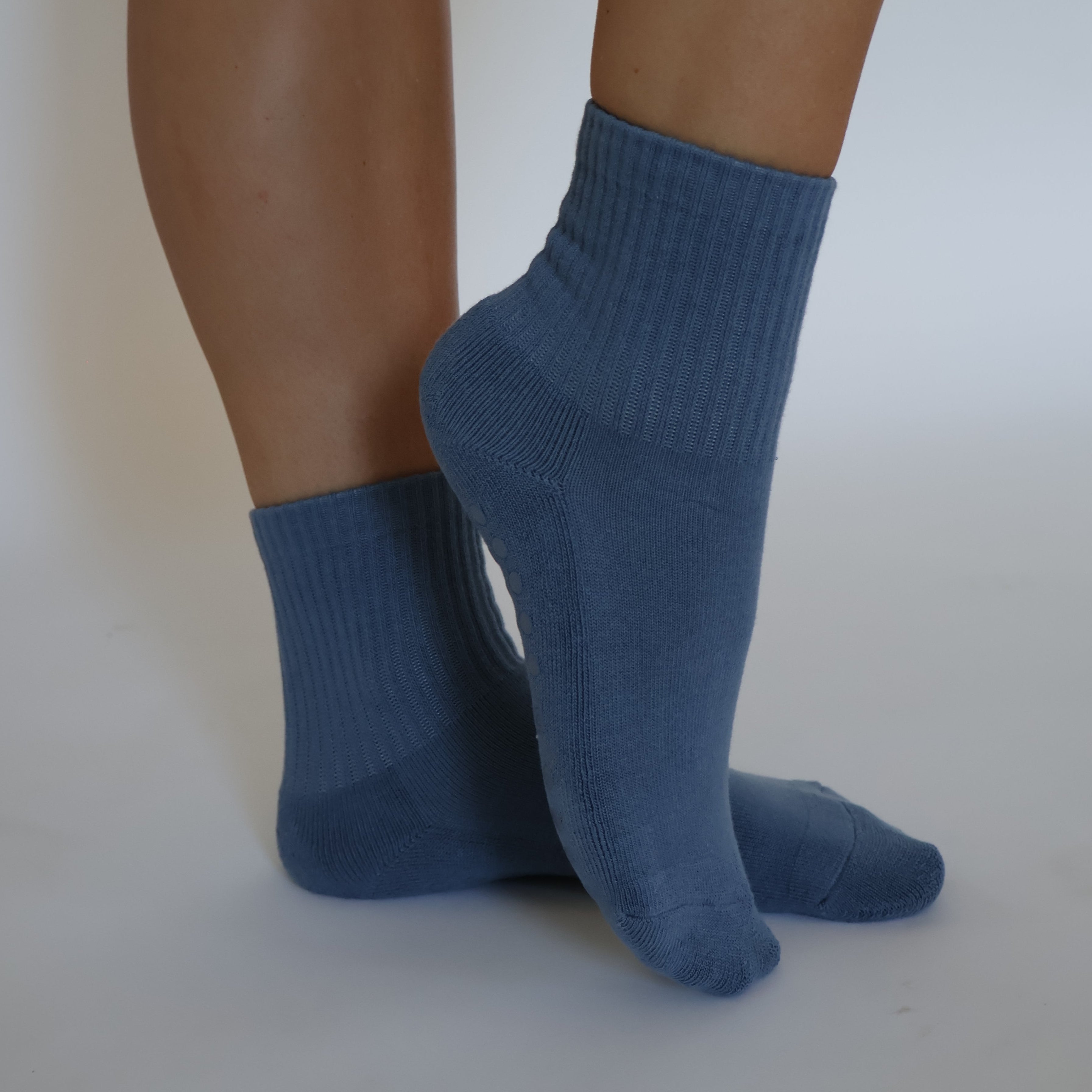 Clean Slate Grip Socks - Pila Plain Slate 4