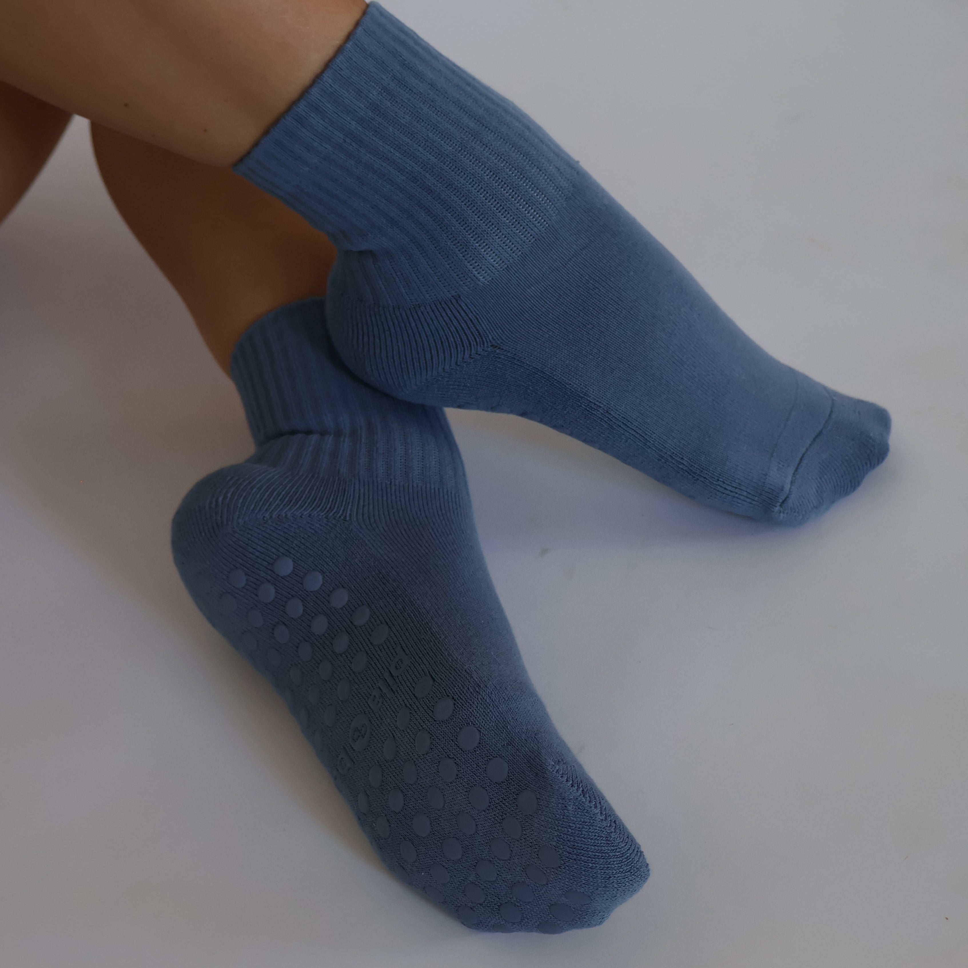 Clean Slate Grip Socks - Pila Plain Slate 6