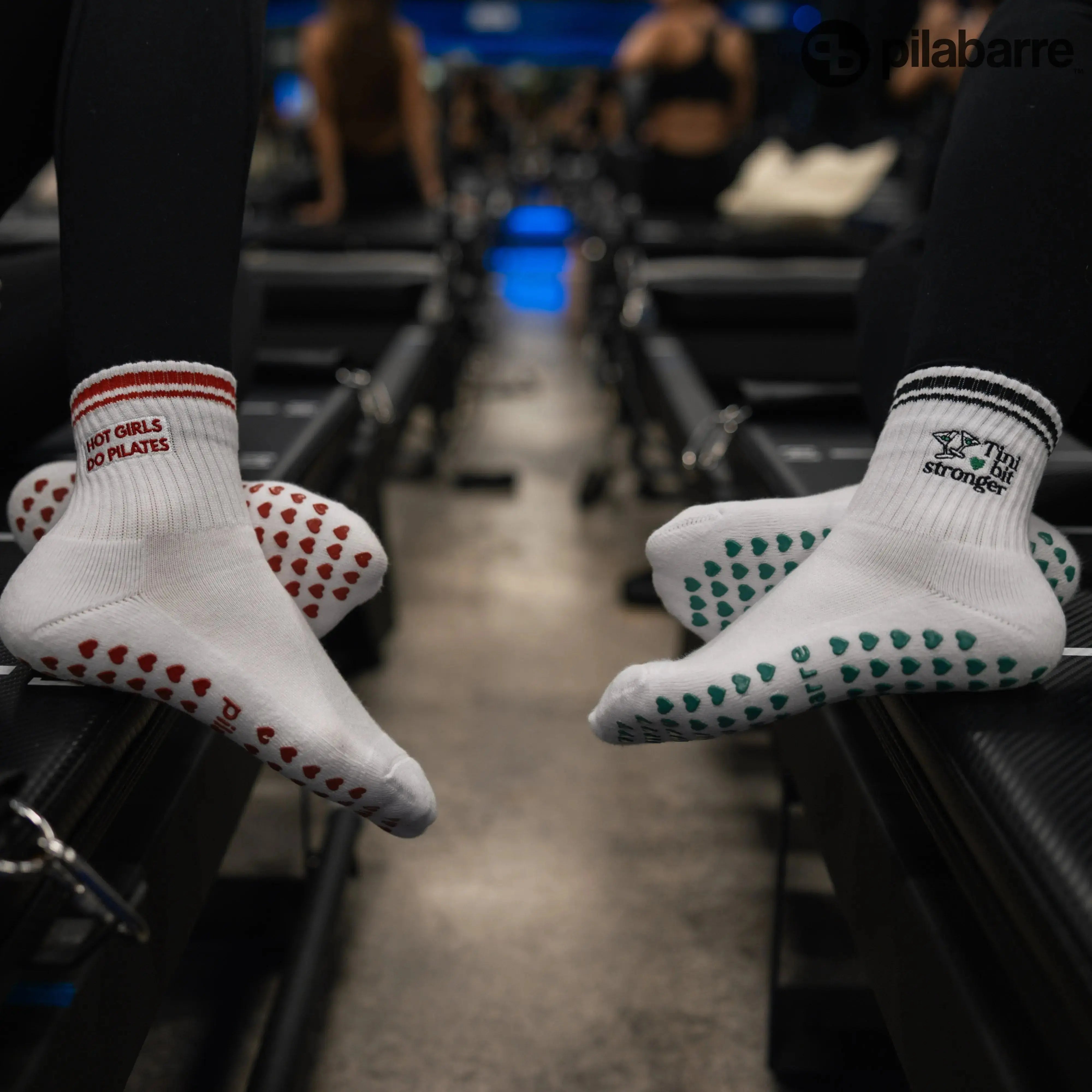 サリゲナク 泥棒 Ten Mile Wear Crew Neck 撥水ワッフル Tini Bit Stronger Grip Socks - Martini Pilates Socks