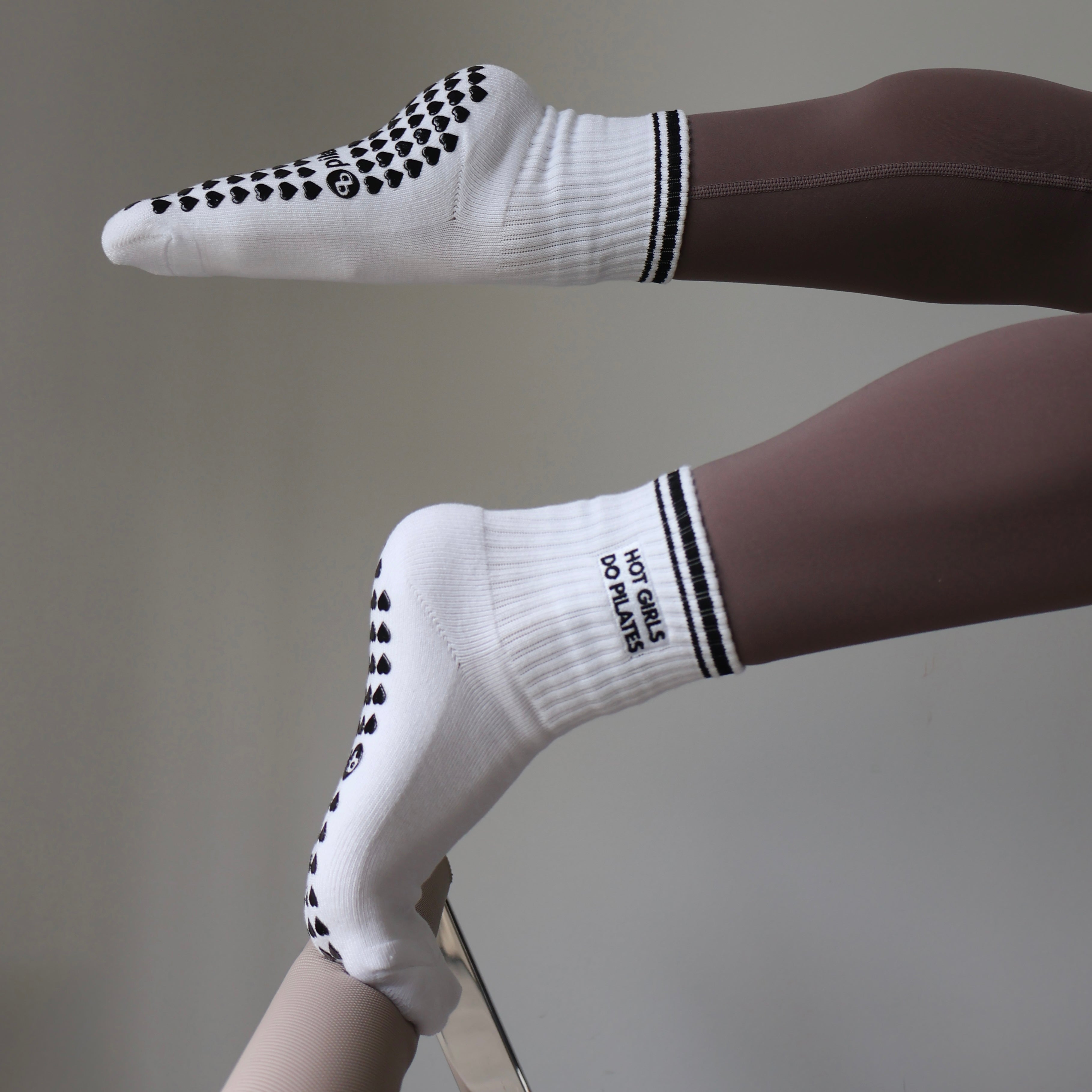 Hot girls do pilates grip socks - white/black 2