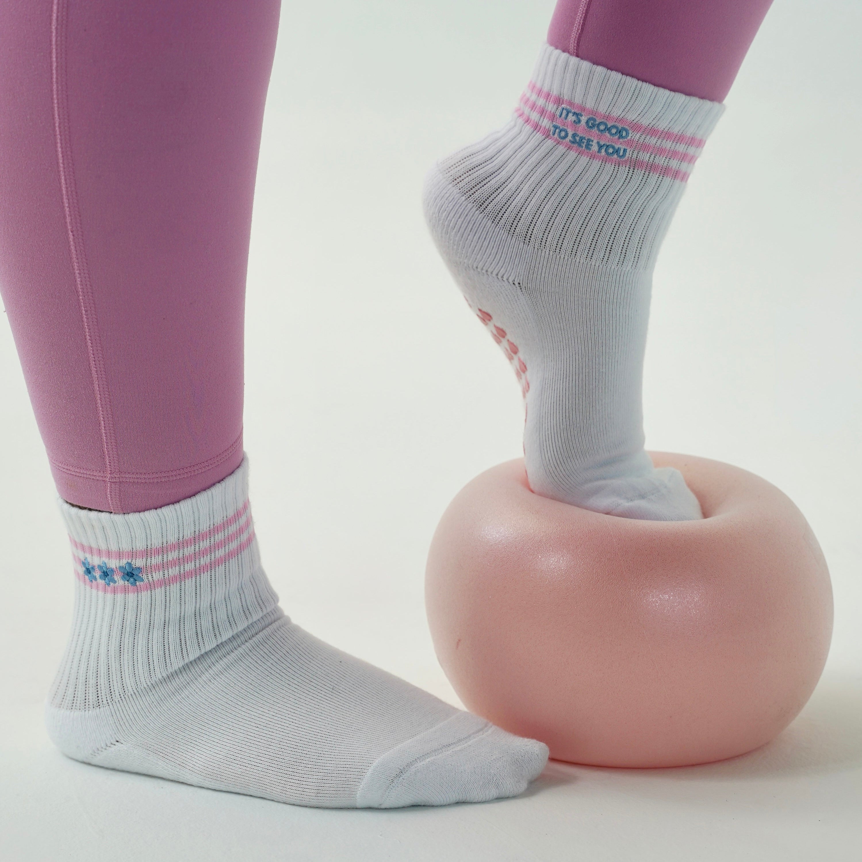 Cutes pilates socks with pink stripes, blue flowers and Its good to see you embroidery 