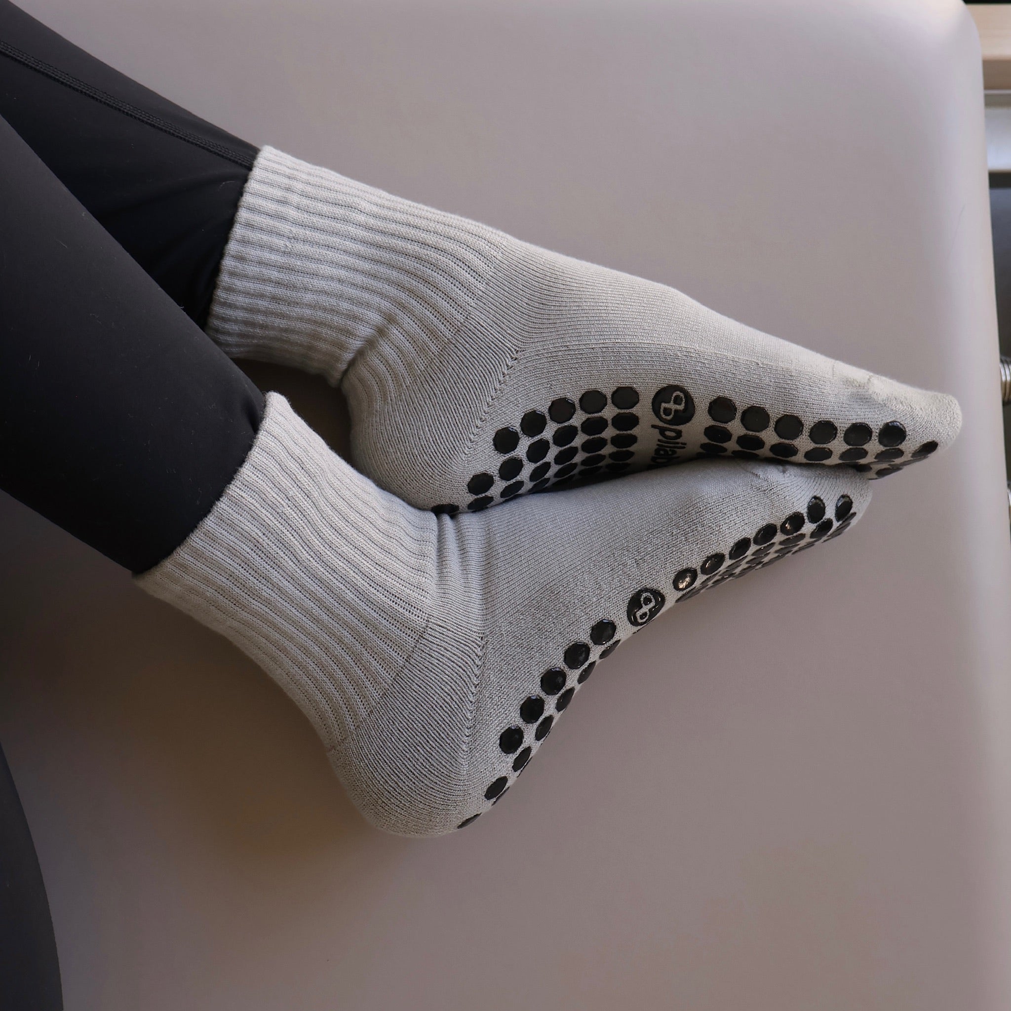 plain pilates grip socks gray