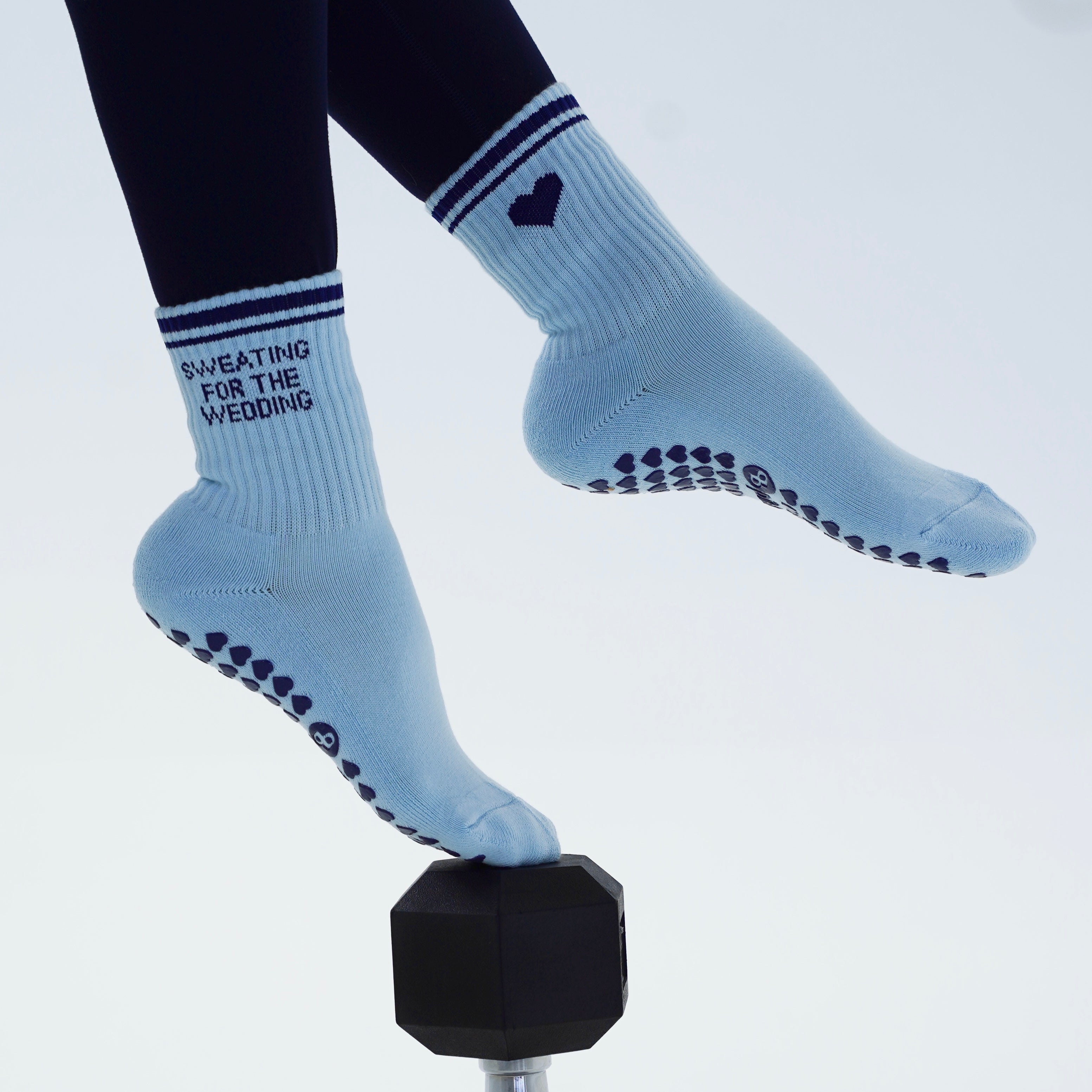 Sweating for the wedding grip socks in blue