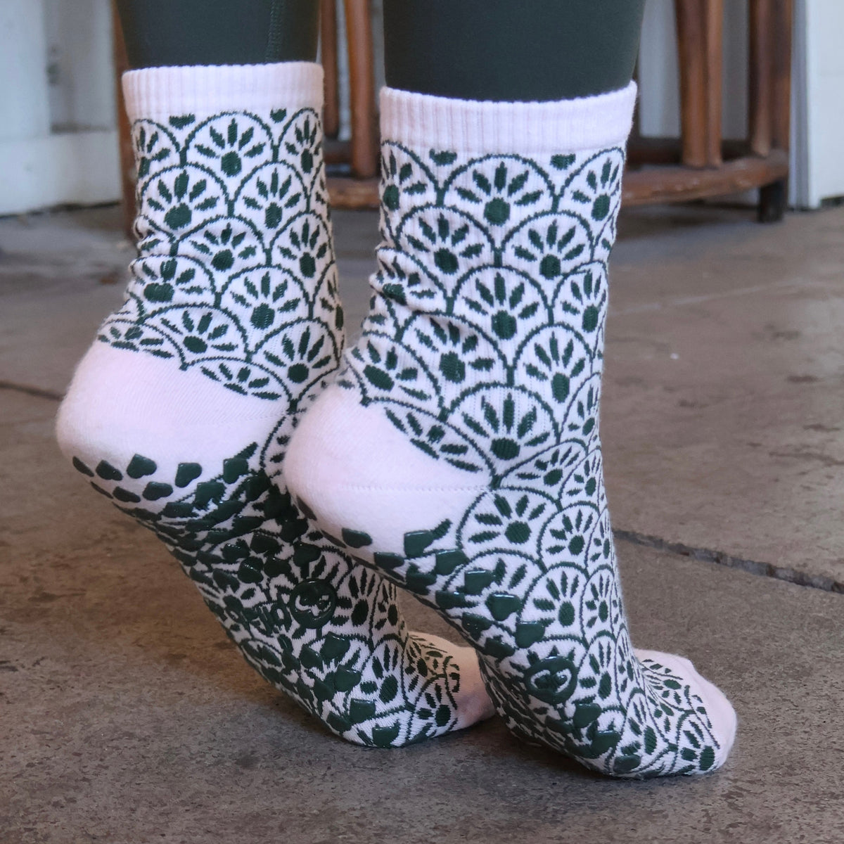 pink paloma barre grip socks