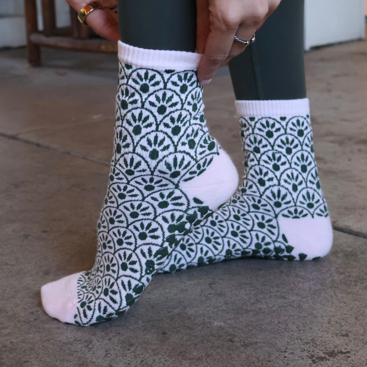 pink paloma grip socks for barre